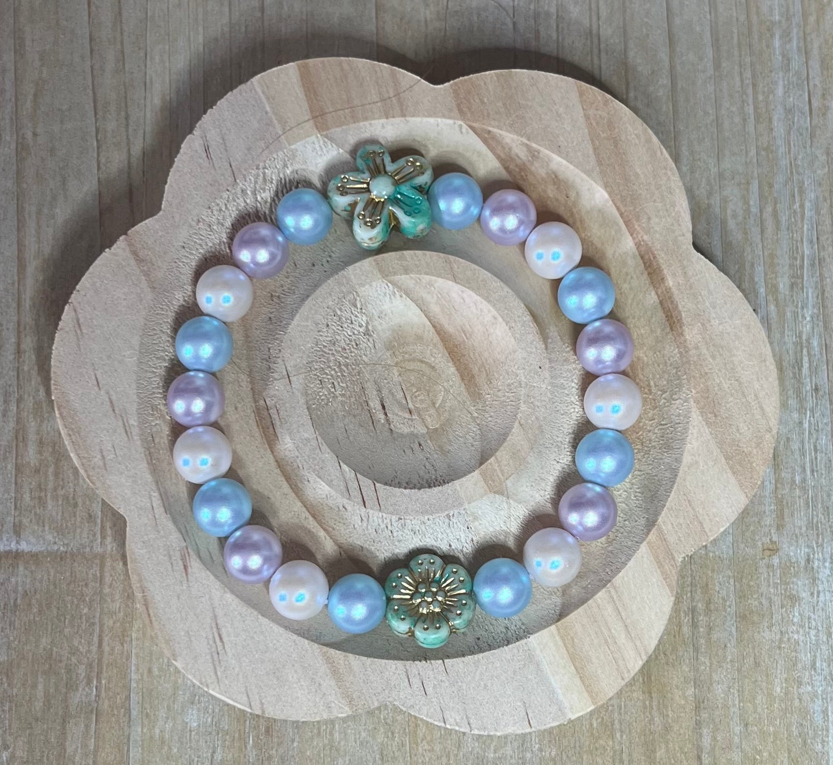Floral accents bracelet