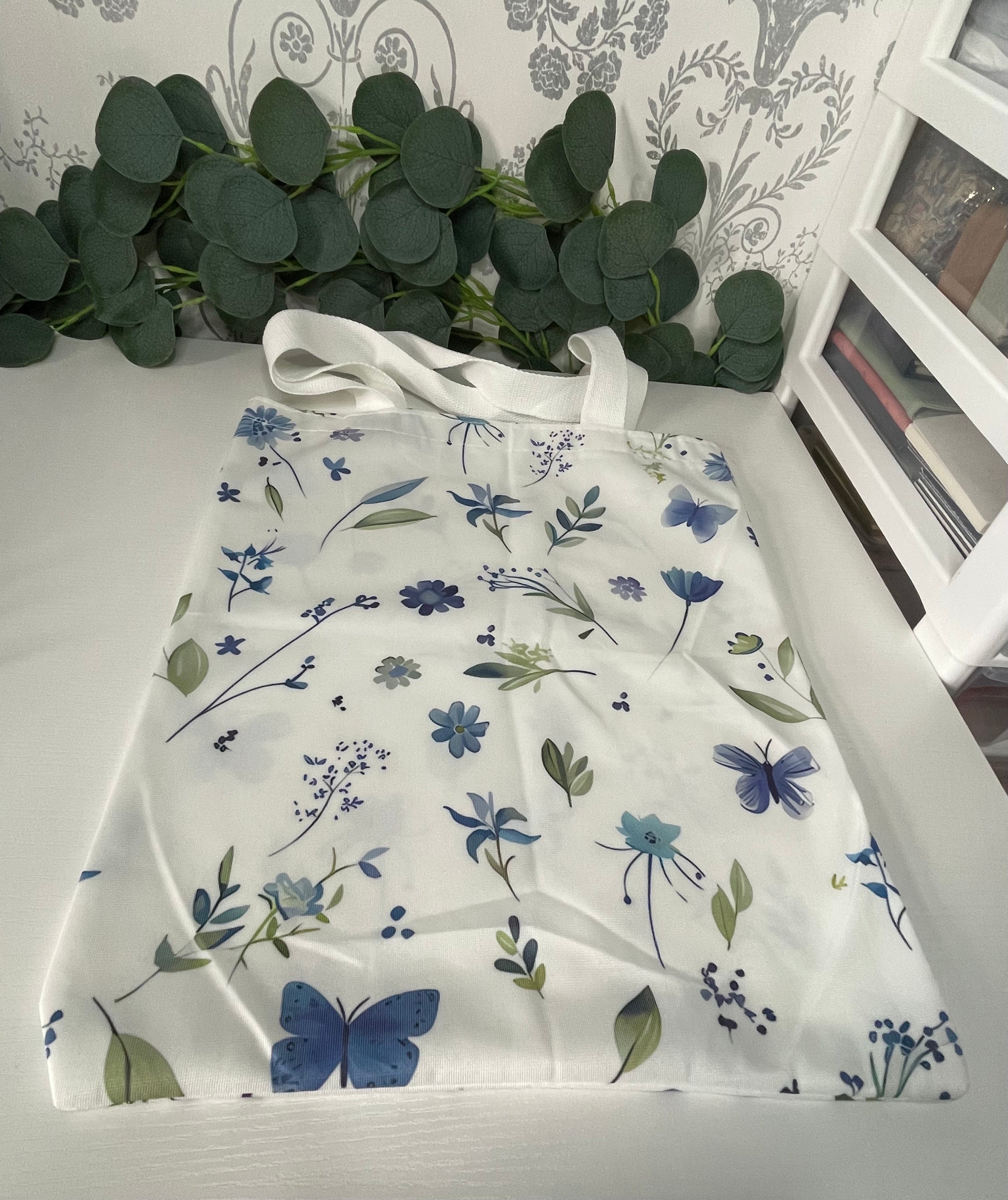 Bow, Hearts and Flowers Tote Bags